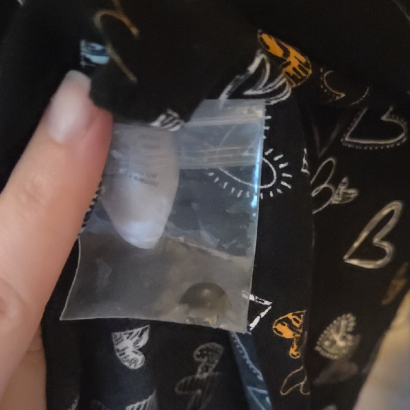 Gold And White Heart Pattern Black Button-down Crop Blouse - Picture 7 of 7